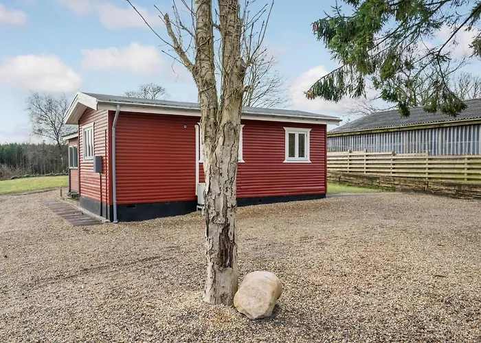 3 Bedroom Lovely Home In Give