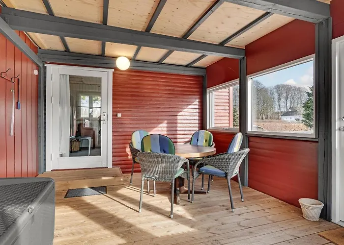 3 Bedroom Lovely Home In Give